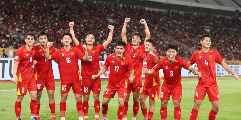 Những chiến binh áo đỏ xuất sắc